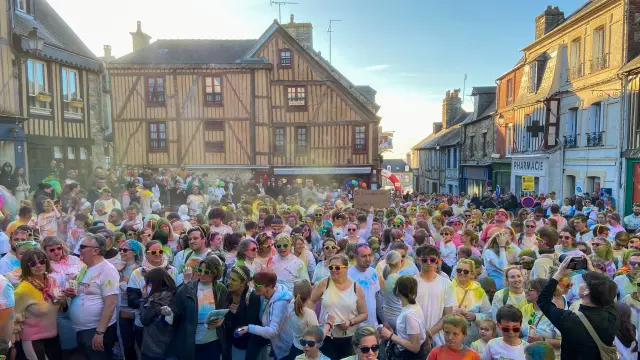 Bocage Destination Domfront Bagnoles Outdoor Color Run Poudre Coloree Public Multicolore