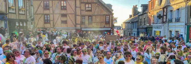 Bocage Destination Domfront Bagnoles Outdoor Color Run Poudre Coloree Public Multicolore