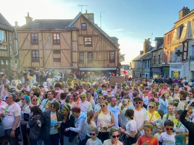 Bocage Destination Domfront Bagnoles Outdoor Color Run Poudre Coloree Public Multicolore