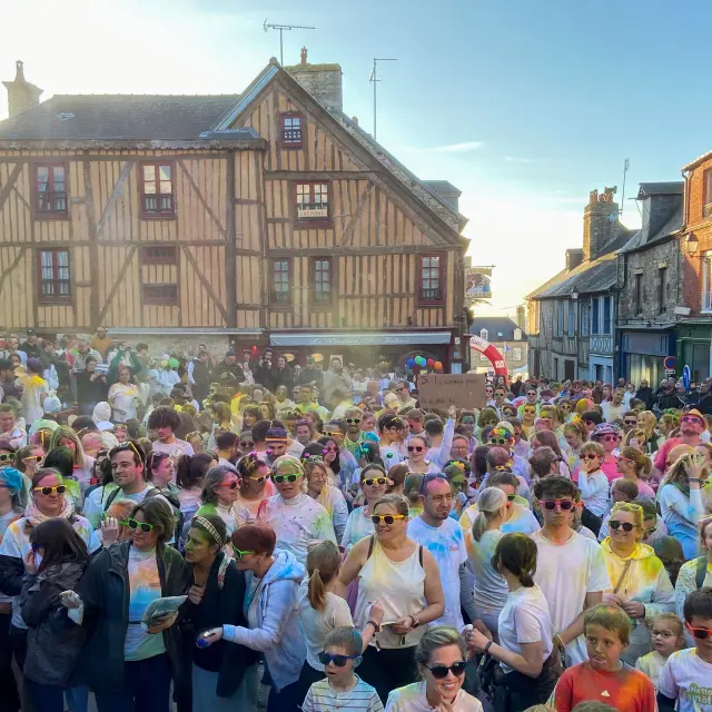 Bocage Destination Domfront Bagnoles Outdoor Color Run Poudre Coloree Public Multicolore