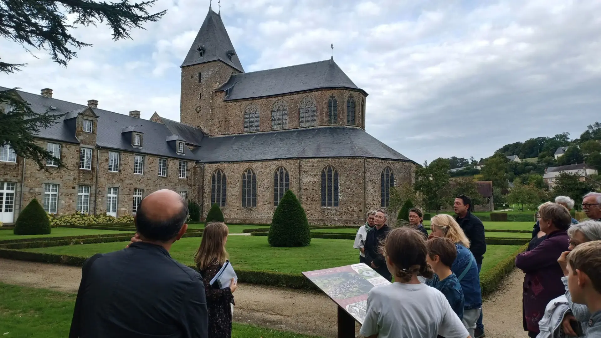 Bocage Destination Domfront Bagnoles Visites Guidees Groupes Lonlay Abbaye Jep 2025