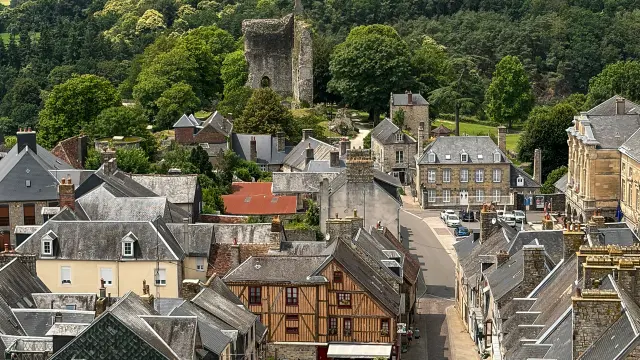 Signebocage Destination Domfront Bagnoles Cite Medievale Vue Aerienne Chateau