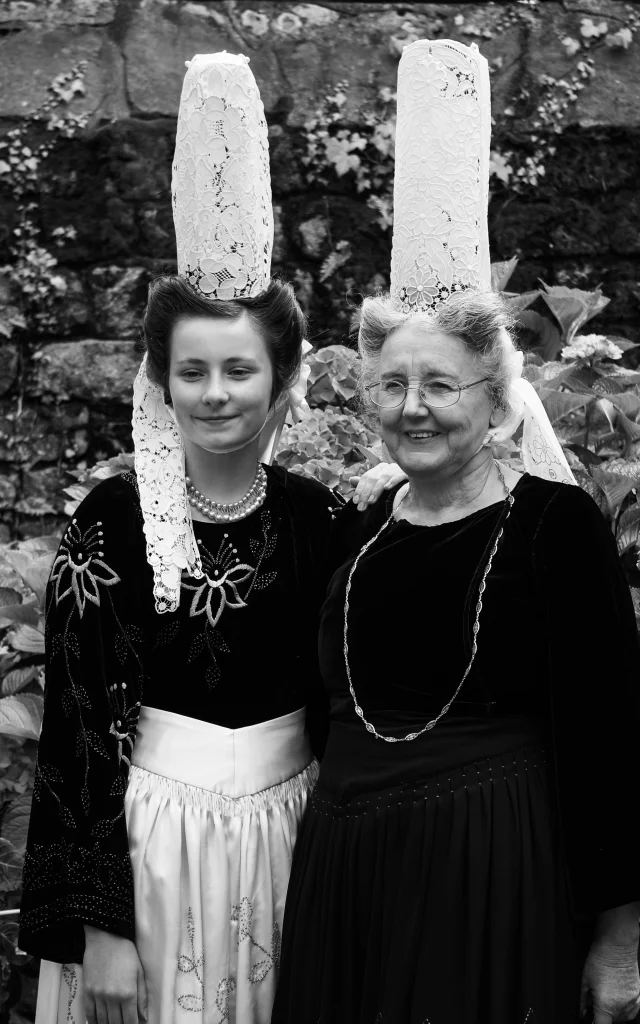 Bigoudènes au festival des brodeuses à Pont-l'Abbé