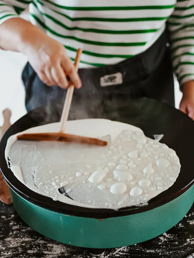 crêpes bereiden op een billig