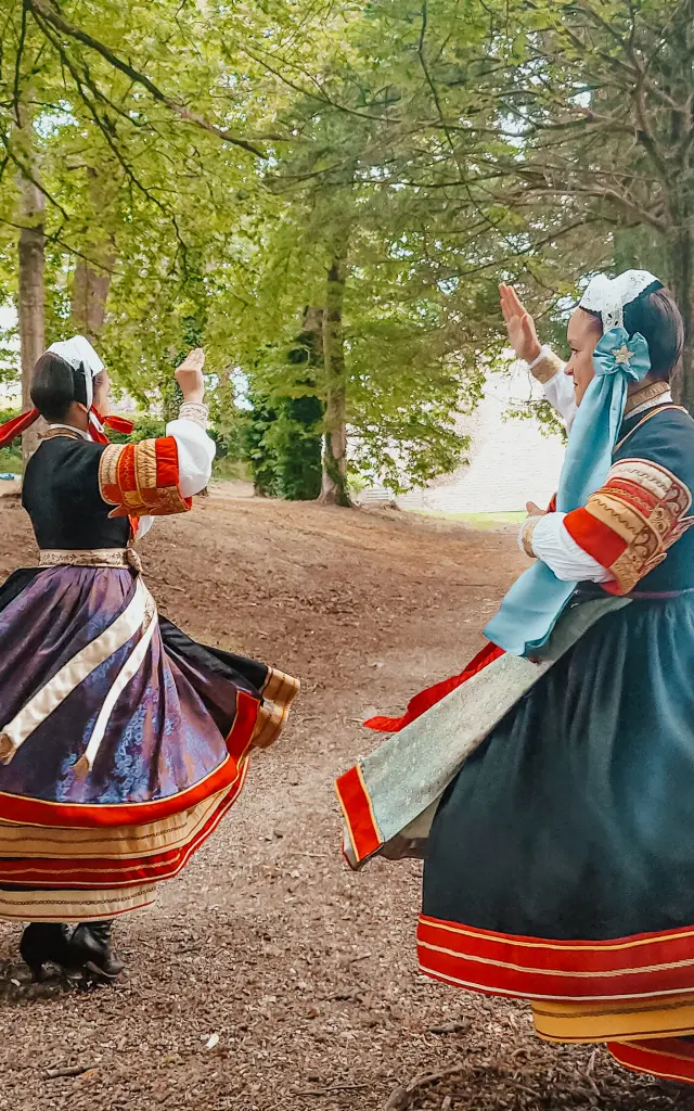 Festival der Stickerinnen - Pont-L'Abbé