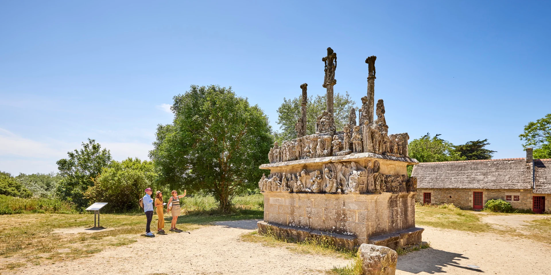 Visite du Calvaire-Saint-Jean-Trolimon