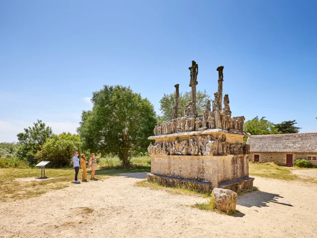 Visite du Calvaire-Saint-Jean-Trolimon