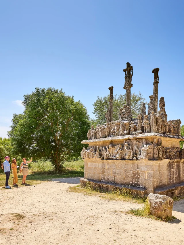 Visite du Calvaire-Saint-Jean-Trolimon