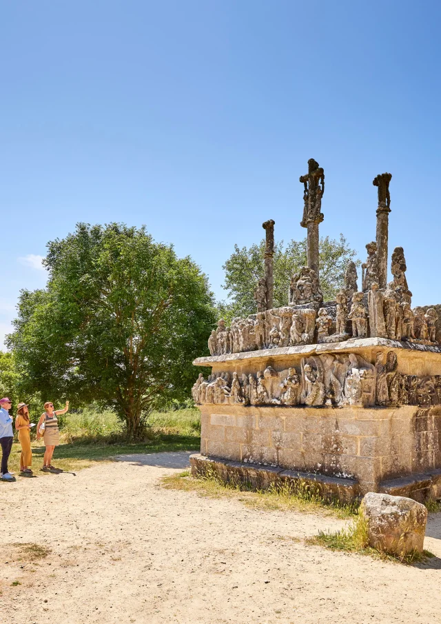 Visite du Calvaire-Saint-Jean-Trolimon