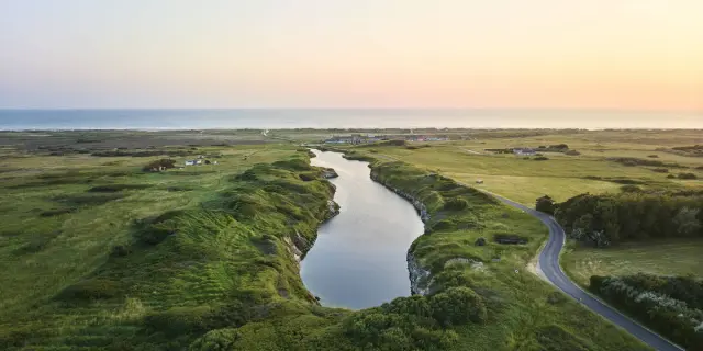 Dronebeeld van de baai van Audierne