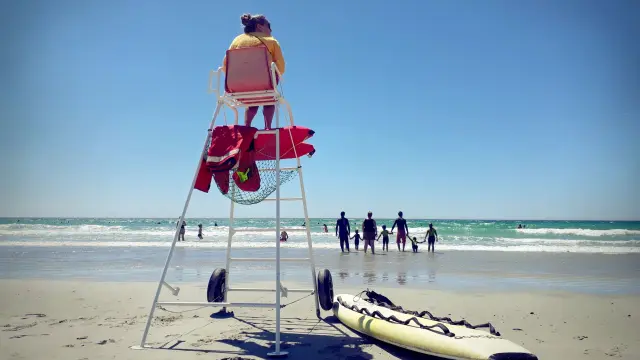 Supervised swimming - Plage de Tronoen - Saint-Jean-Trolimon