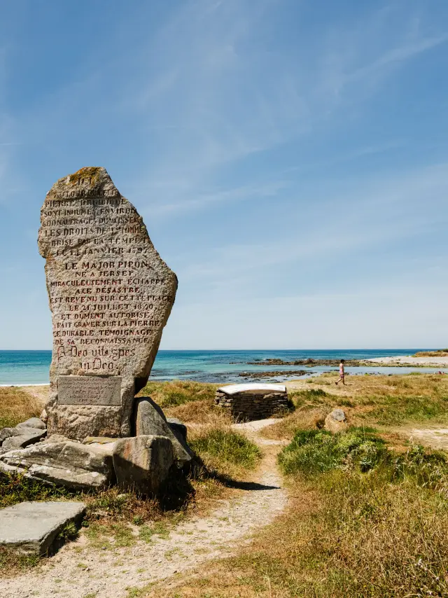 Menhir van de Rechten van de Mens - Plozévet