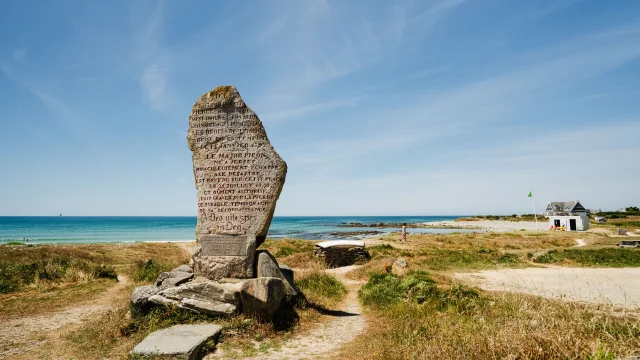 Menhir des Droits de l'Homme - Plozévet