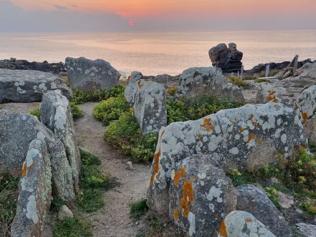 Sonnenuntergang - Megalithen Pointe de la Torche - Plomeur