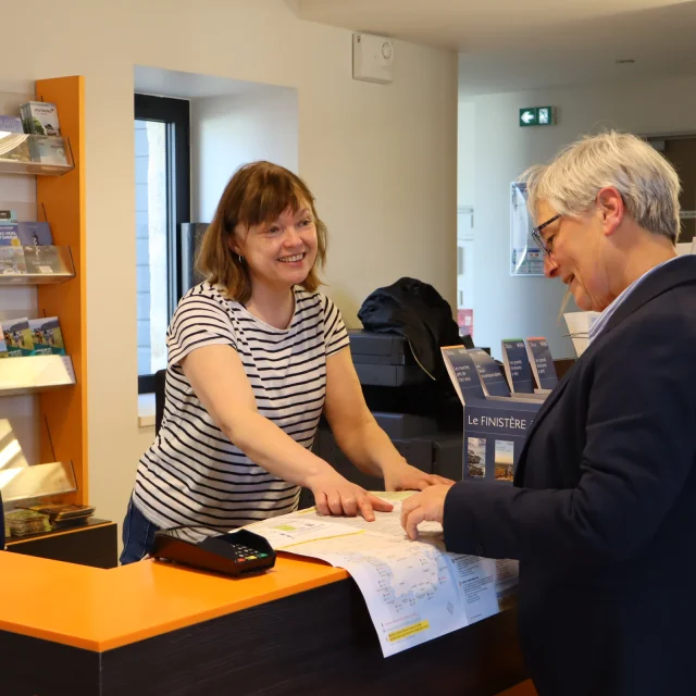 Service de billetterie à l'office de tourisme Plozévet