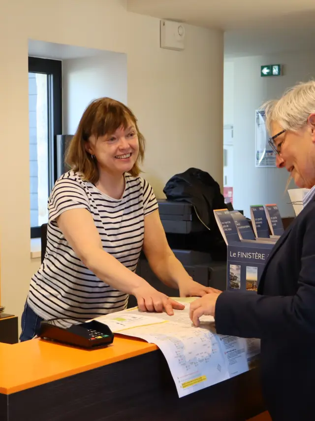 Service de billetterie à l'office de tourisme Plozévet