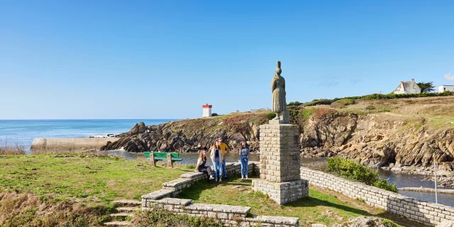 Statue de la bigoudène à Pors Poulhan