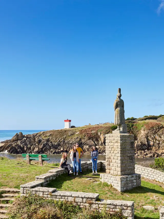 Estatua de la mujer Bigoudène en Pors Poulhan