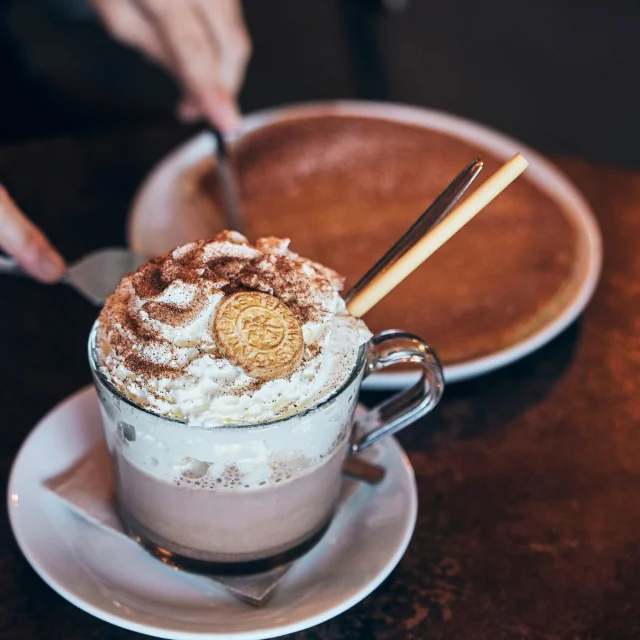 Chocolat chaud et kouign chez Tom Café - Pors Carn - Penmarc'h
