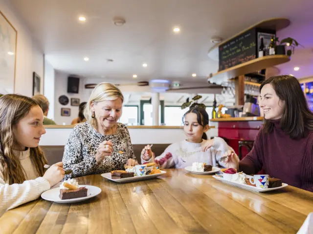 Restaurant en famille au Nautilus à Penmarc'h