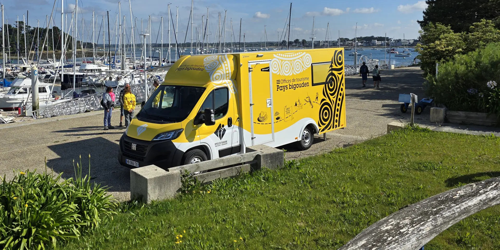 Recepción de móviles en el puerto de Loctudy