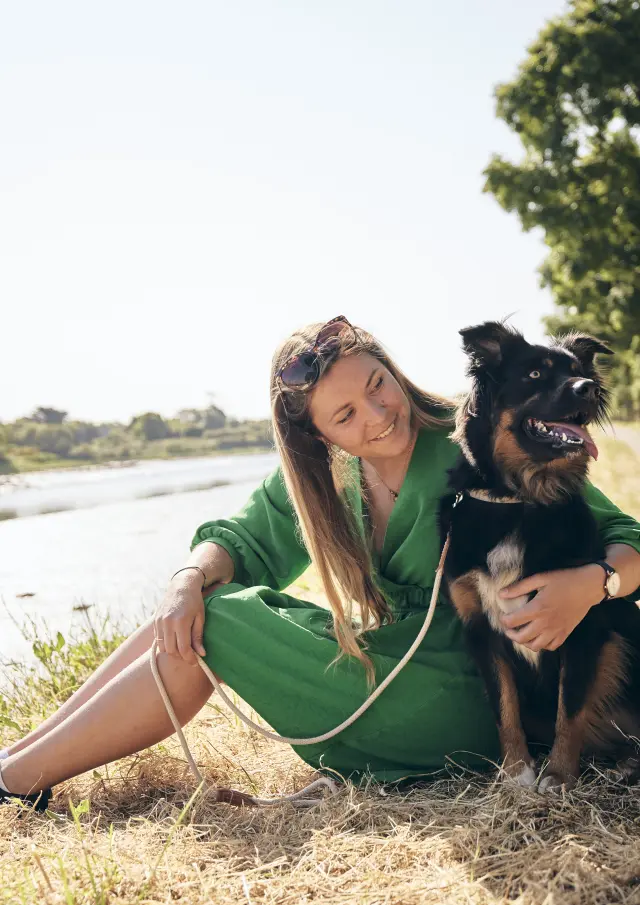 Spaziergang mit dem Hund auf dem Treidelpfad - Pont-l'Abbé