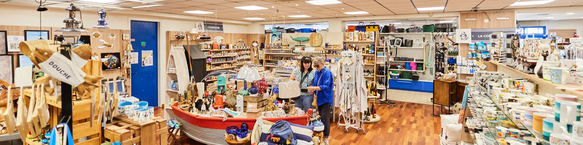 Muelles y mar en Guilvinec