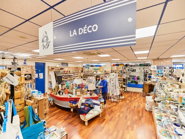 Dokken en zee in Guilvinec