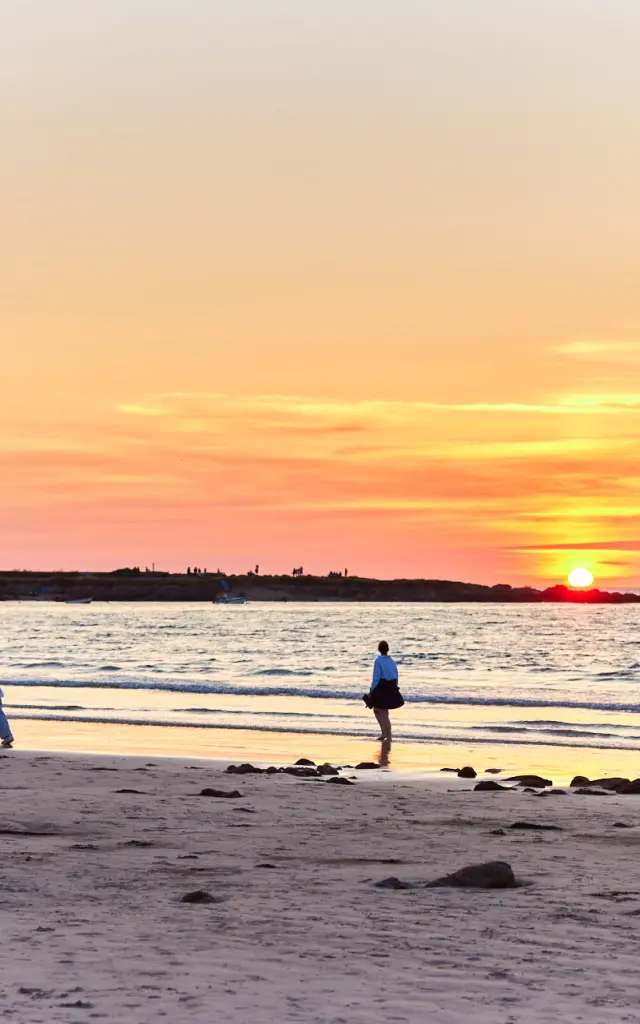 Tramonto sulla spiaggia di Pors Carn a Penmarc'h
