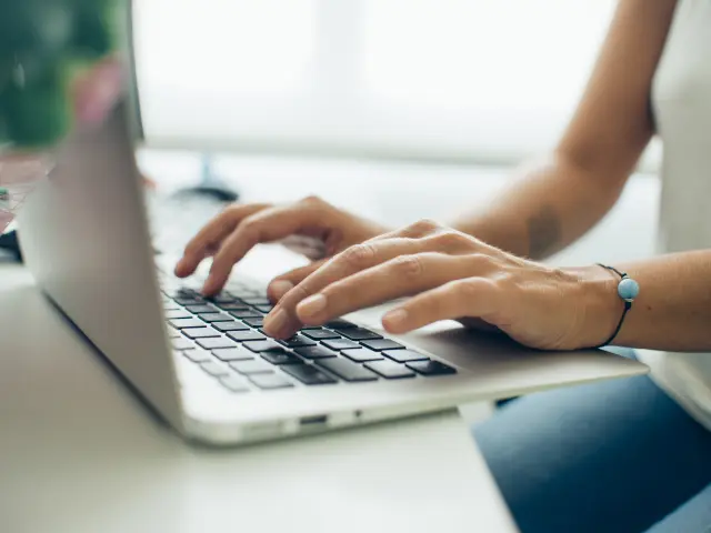 Póngase en contacto con nosotros por correo electrónico