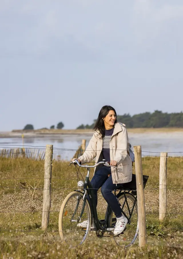 Vélo sur la véloroute V45 au Guilvinec