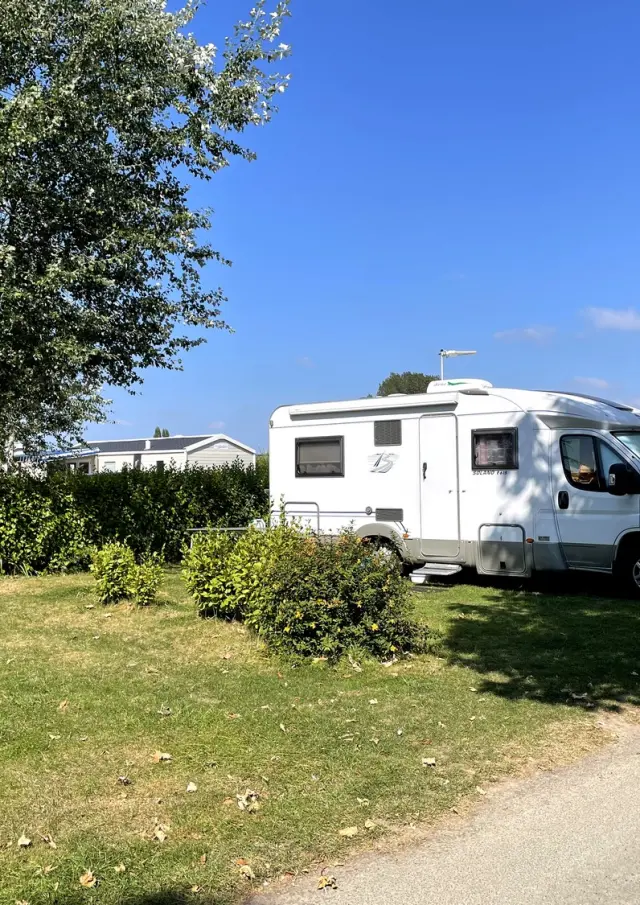 Wohnmobilstellplatz auf dem Campingplatz Les Hortensias in Loctudy
