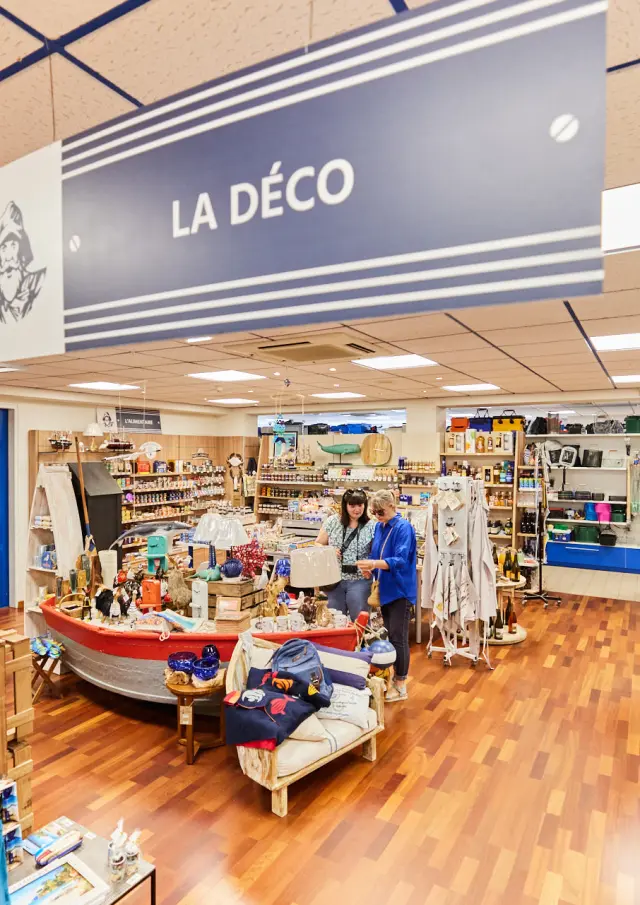 Muelles y mar en Guilvinec