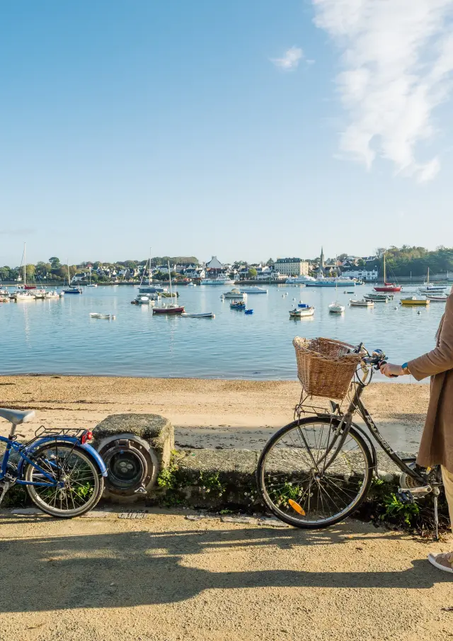 cycling in the port of Sainte-Marine - Combrit