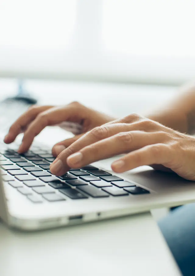 Kontaktieren Sie uns per E-Mail