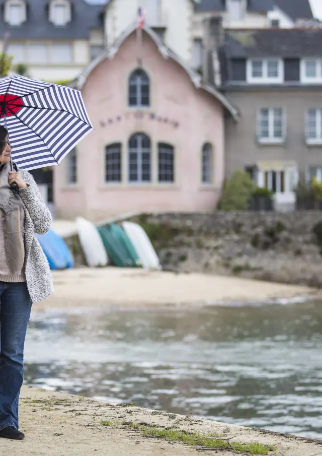 Regenspaziergang am Hafen von Sainte-Marine