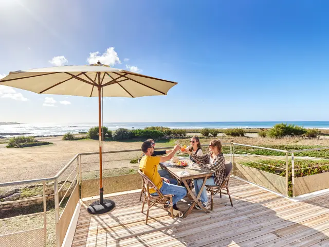 Almuerzo en una terraza de la región de Bigouden