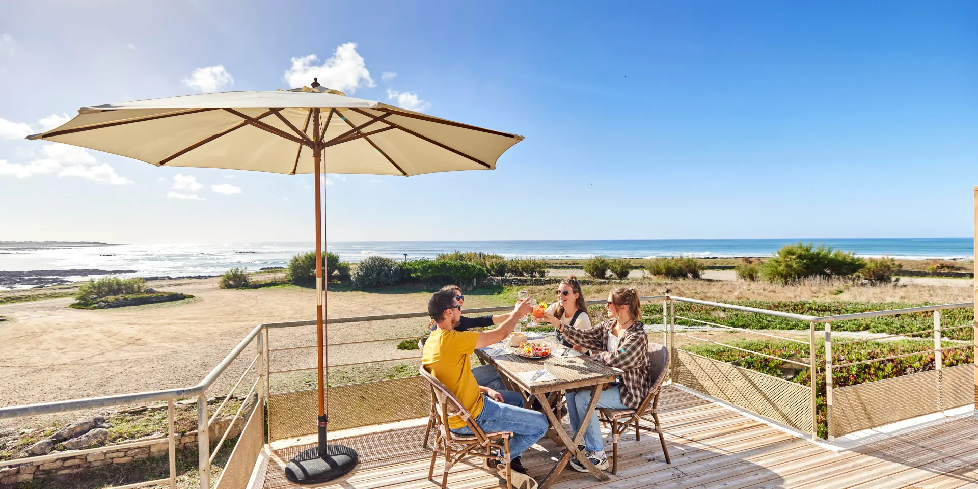 Almuerzo en una terraza de la región de Bigouden