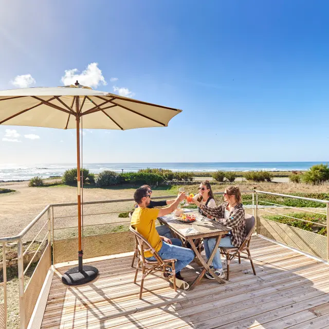 Déjeuner en terrasse en Pays bigouden