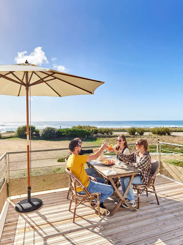 Déjeuner en terrasse en Pays bigouden