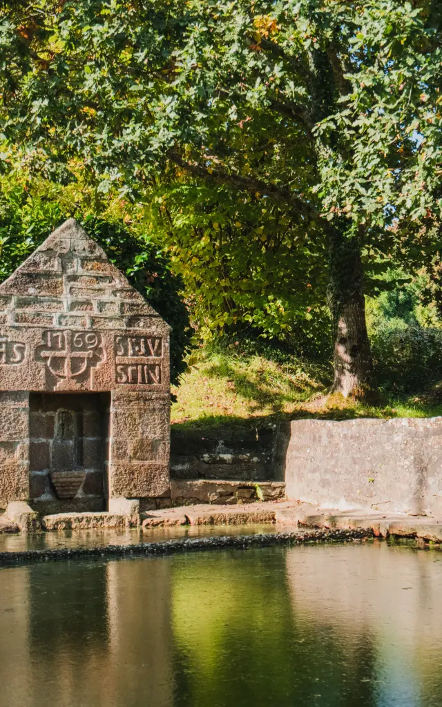 Fontaine Saint-Nicolas à Guiler-sur-Goyen