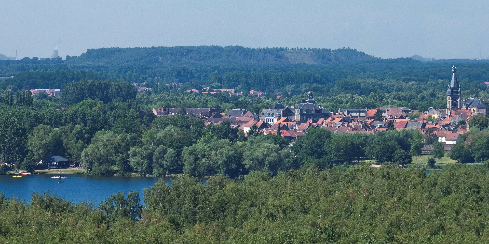 Vue panoramique du sommet du terril Ledoux sur Condé-sur-l'Escaut.