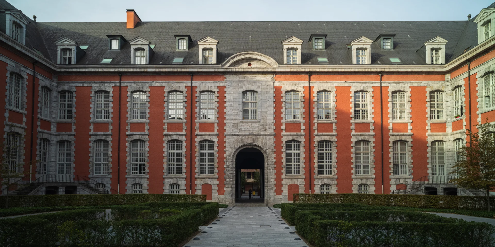 Courtyard Royal Hainaut Hotel