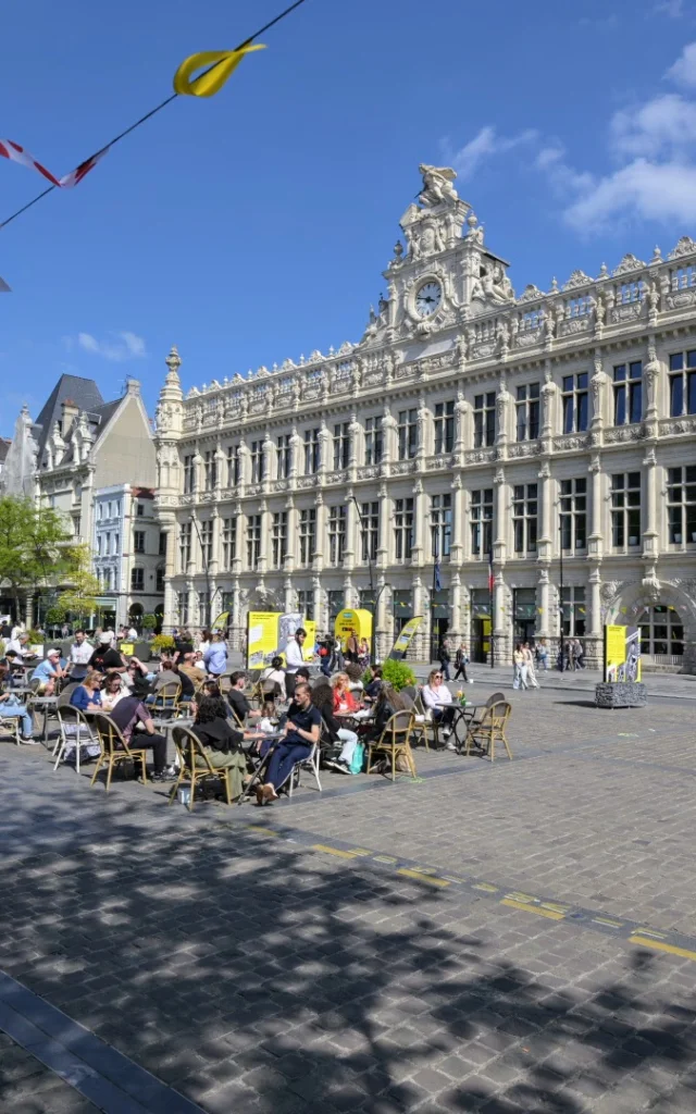 Photo Terasse Place Armes Valenciennes Tour France
