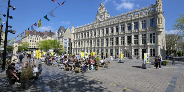 Photo Terasse Place Armes Valenciennes Tour France