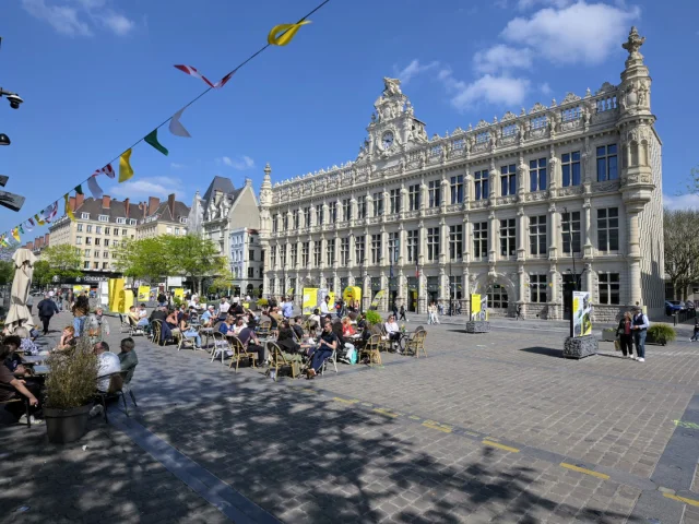 Photo Terasse Place Armes Valenciennes Tour France