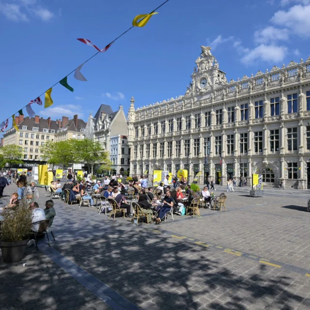 Photo Terasse Place Armes Valenciennes Tour France
