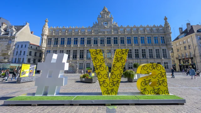 Tour France Place D'armes