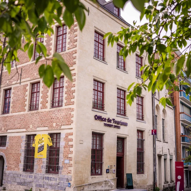 facade Mont de Piété office de tourisme Tour de France