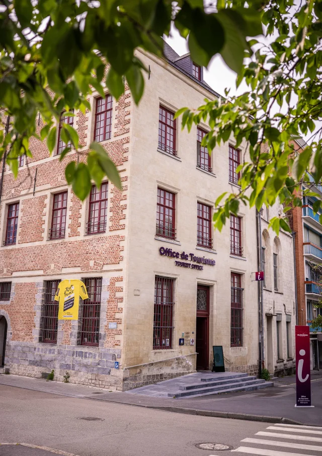 facade Mont de Piété office de tourisme Tour de France